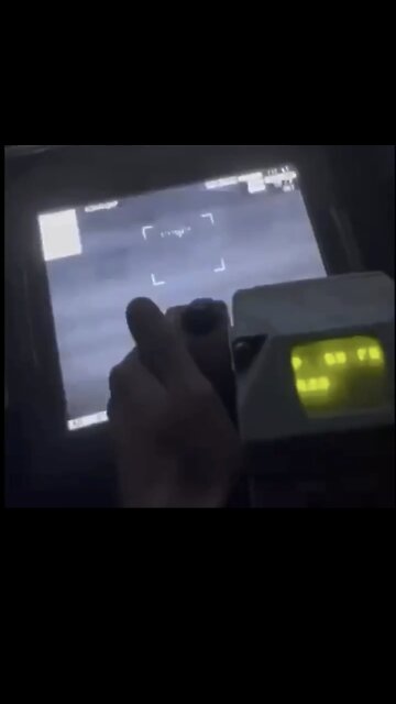 BTR-4 fires at Russian soldiers at point-blank range