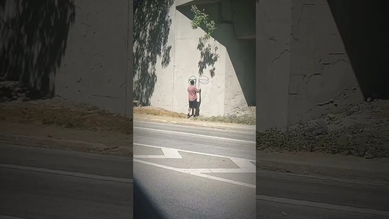 SICK GRAFFITI USING 2 HANDS AT THE SAME TIME 😳 #graffiti #graffitiart #shorts