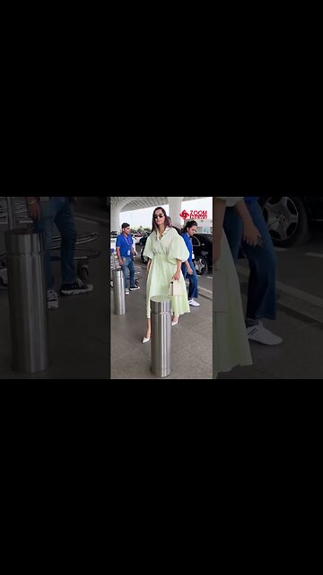 Sonam Kapoor CASUALLY poses for the paps as she arrives at the airport 😍🔥📸✈️