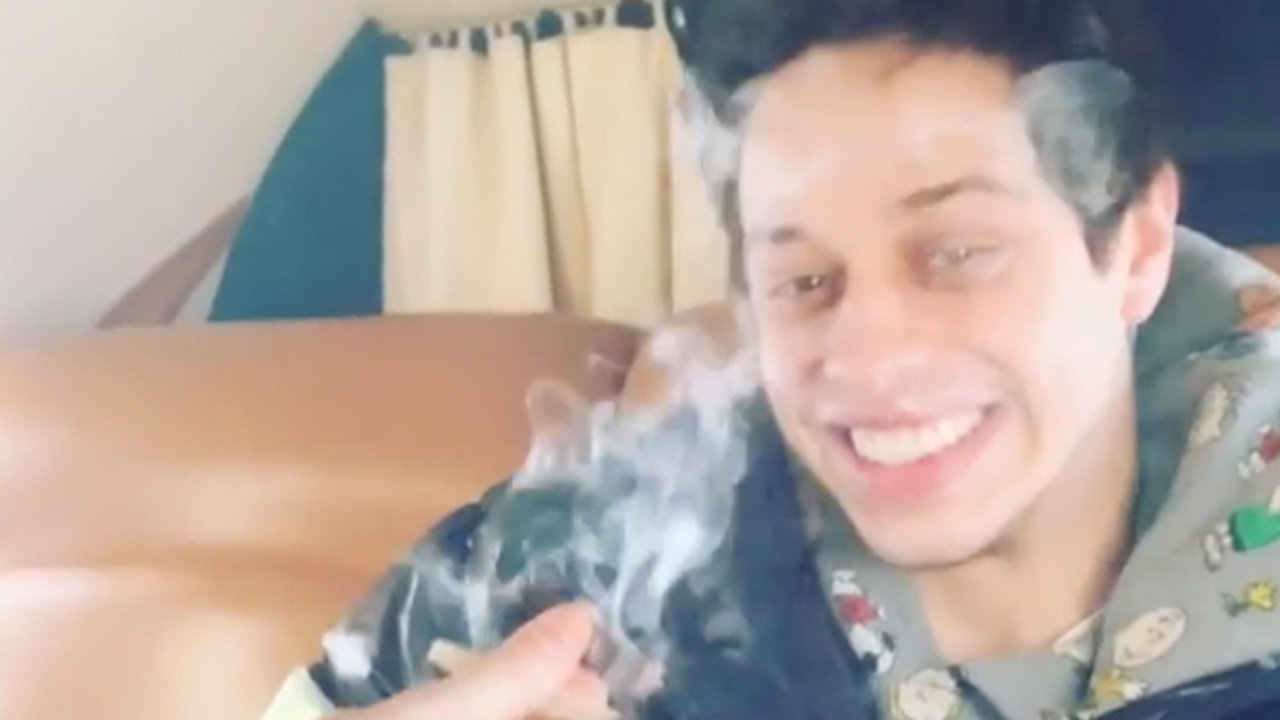 Pete Davidson Turns His Rehab Stay Into A JOKE!