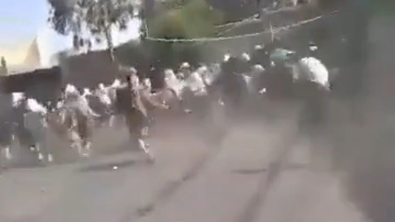 Houthis Enter All-Girl Schools And Chase Them Out, Claim Females Have No Right To Education