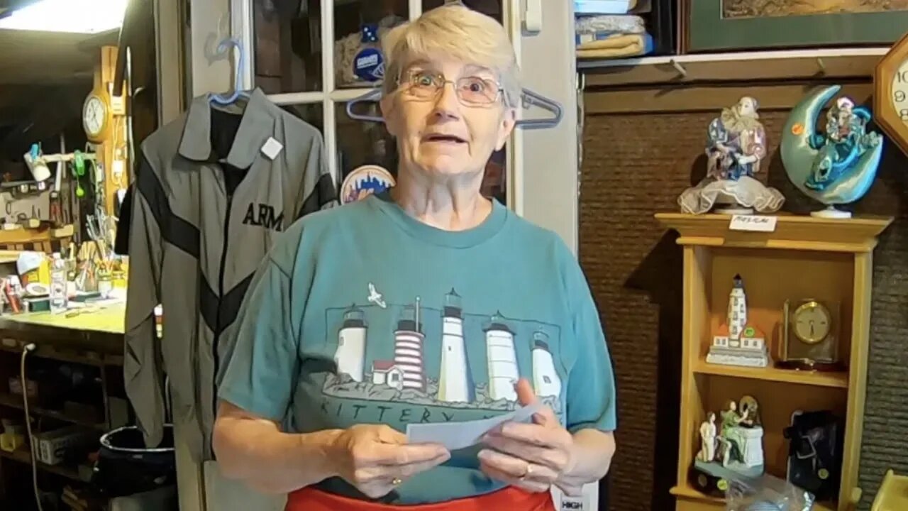 SURPRISING A STRANGER WITH A $1,600 GIFT
