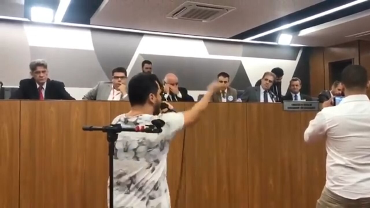 Deputado Cleitinho solta o verbo