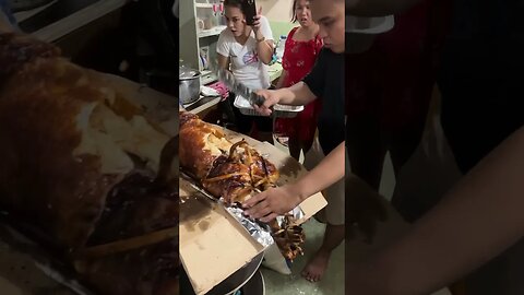 Cutting Lechon Baboy Pig Meat #shorts #short #shortvideo #philippines #food