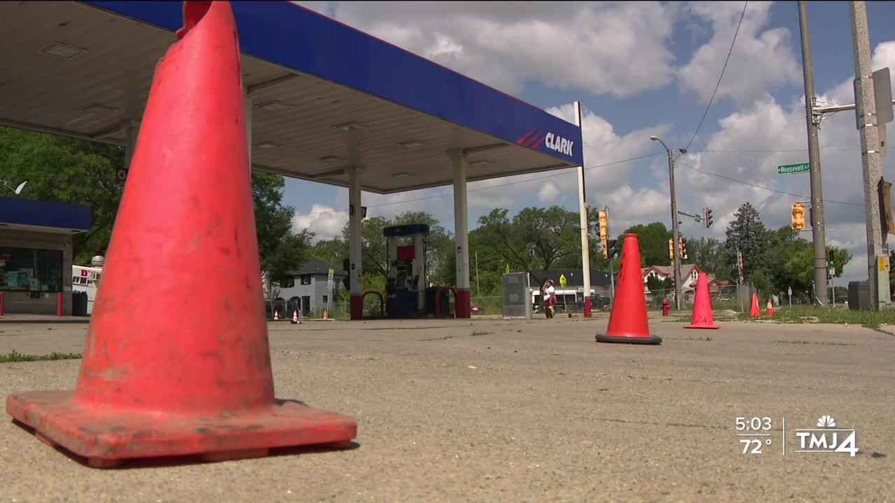 Security guard charged in deadly gas station shooting was convicted felon