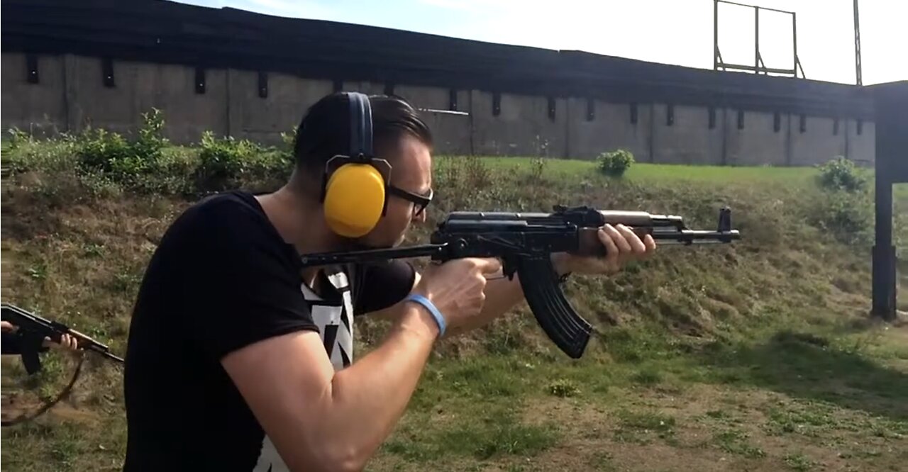 Kałasznikow slo-mo
