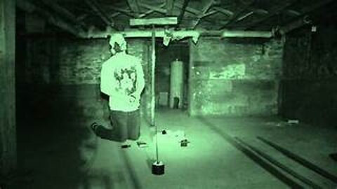 Watching scary videos (TRY NOT TO GET SCARED 😱 )