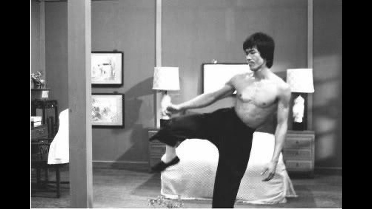 Cross kick Studio Films Bruce Lee Enter the Dragon