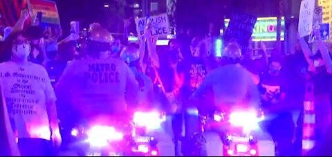 Protesters take to downtown Las Vegas after Breonna Taylor grand jury decision