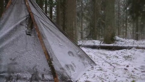 Winter Bushcraft in Snow, High Winds and Rain - Canvas Poncho Shelter - Vintage Wild Camping $ 3