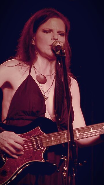 Carmen Toth (shorts)