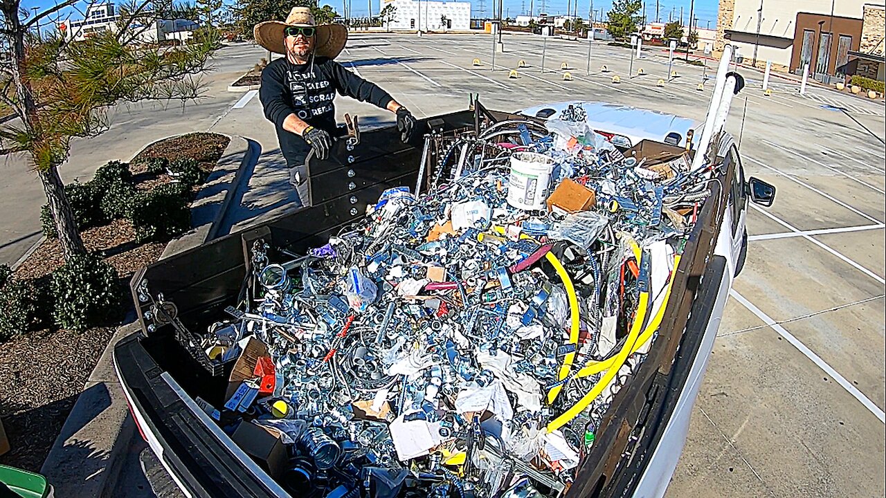 Dumpster Diving "LOOK AT IT ALL!"