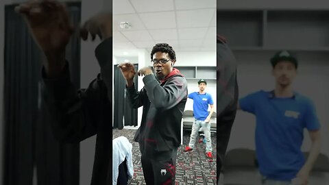 Kevin Holland with his own warmup style 😂