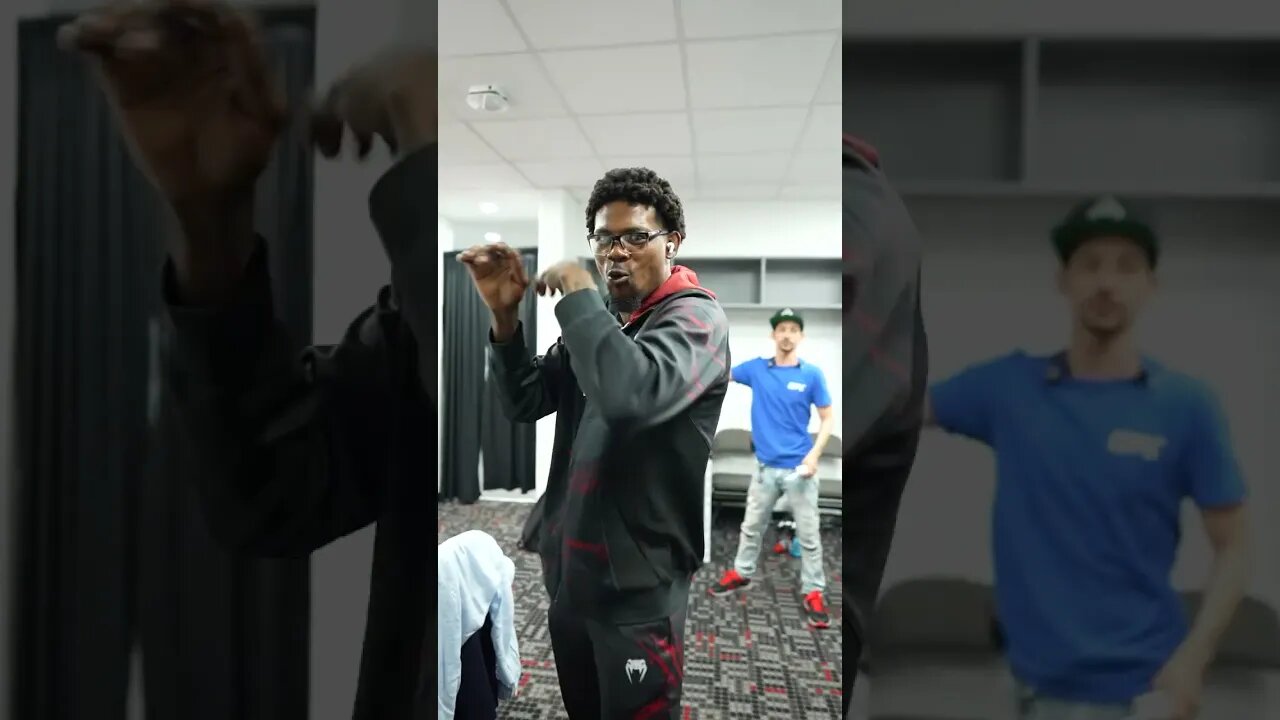 Kevin Holland with his own warmup style 😂