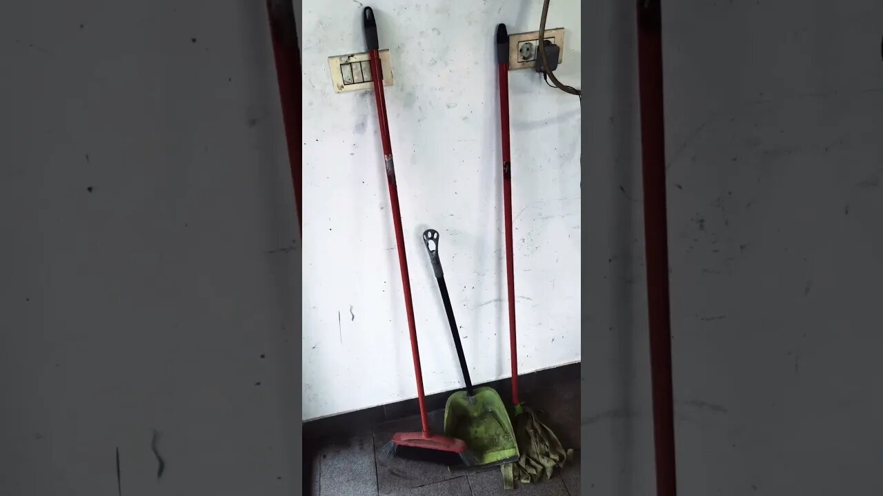 Dustbin holder