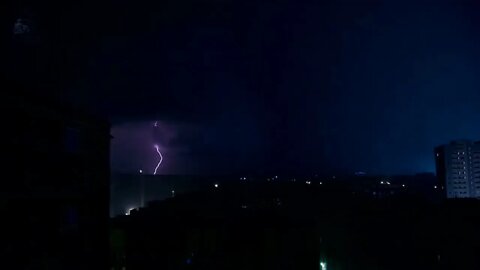 ⚡ Thunderstorm Soundscape with Pouring Rain Sounds and Thunder & lightning Ambience as Sleep Trigger