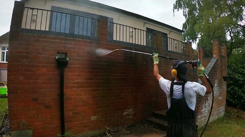 NASTY WALLS... BLOCKED DRAINS... CLEANING TIME!