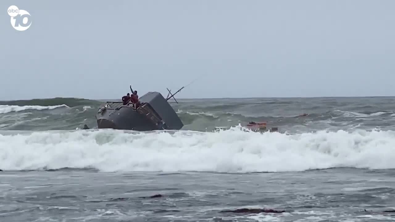 2 dead, 23 hospitalized after boat overturns off Point Loma coast