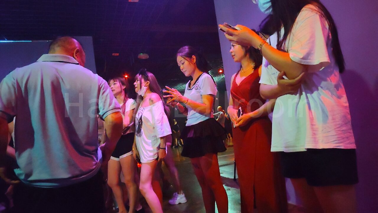Chengdu's dance halls may make you love it