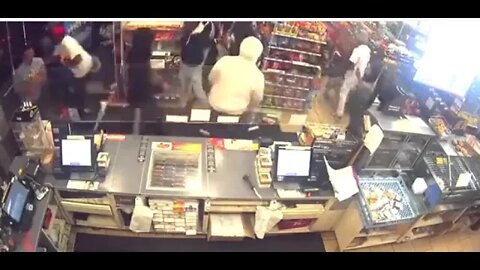 Video shows ‘flash mob’ of looters ransack 7 Eleven in Los Angeles