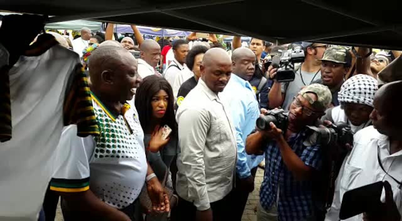 Ramaphosa goes shopping at ANC conference (XpP)