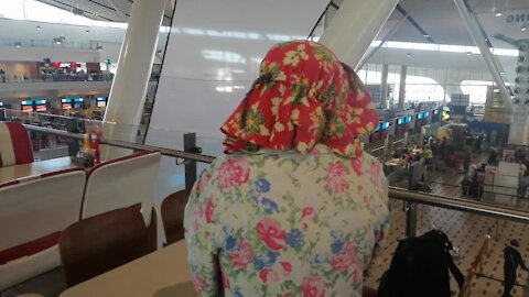 SOUTH AFRICA - Cape Town - Poppie goes to Italy (Video) (MWc)