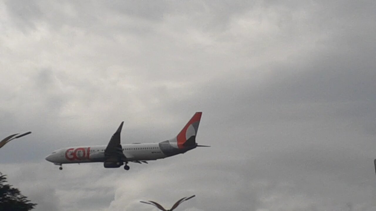 Boeing 737-800 PR-GOP on final approach coming from Fortaleza near to land in Manaus