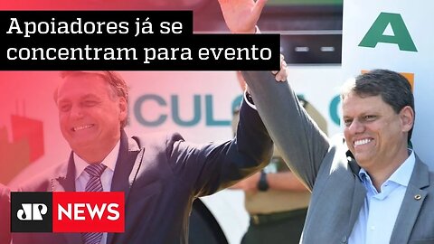 Bolsonaro e Tarcísio intensificam campanha em comício em Guarulhos-SP