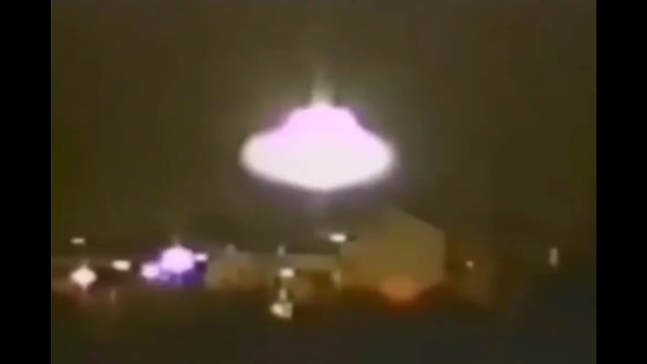 NINE Feet WIDE UFO-1995's VHS Camcorder Footage of UFO few feet above a house?!?!?!