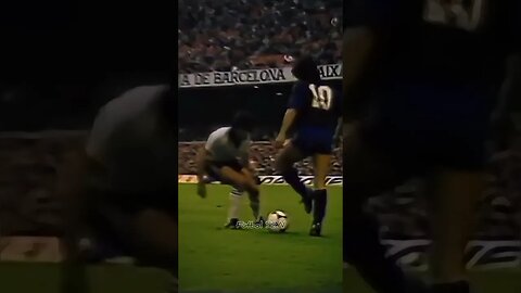 The greatest dribbler of all time? 👀🔥 #maradona