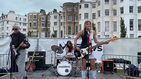 "Satisfaction Guaranteed" an incredible Original Song by The Molotovs Brighton Busking!