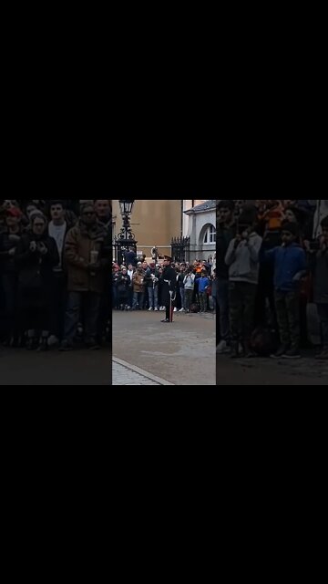 Box men on the right #horseguardsparade