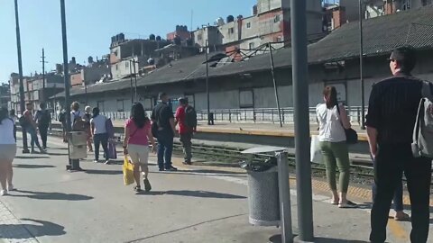 Ni el #trensanmartin se salva de andar mal en épocas de calor... hermoso todo.