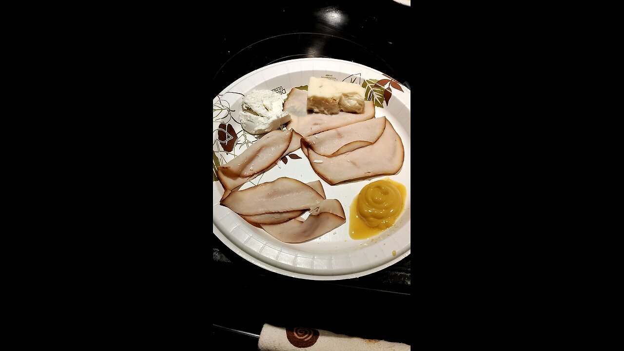 Eating Oscar Mayer Deli Fresh Honey Smoked Turkey Breast, Dbn, MI, 11/10/24