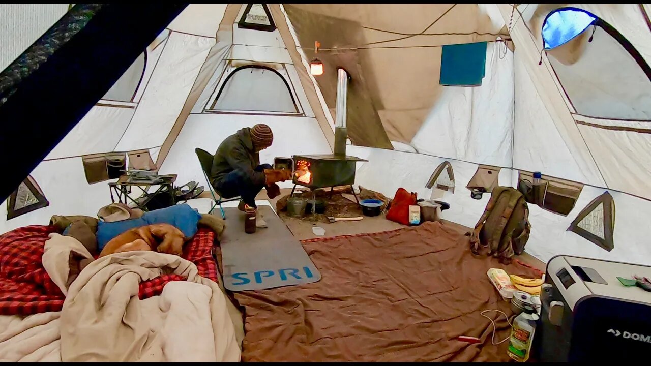 LIVING IN A TENT ALL WINTER OFF-GRID IN COLORADO: RELAXING MORNING W/ MY DOG NEXT TO A WARM STOVE