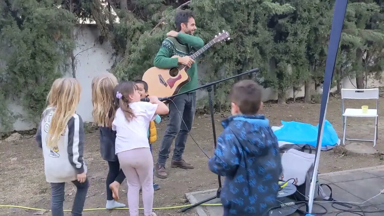 Kids take over the microphone hahaha