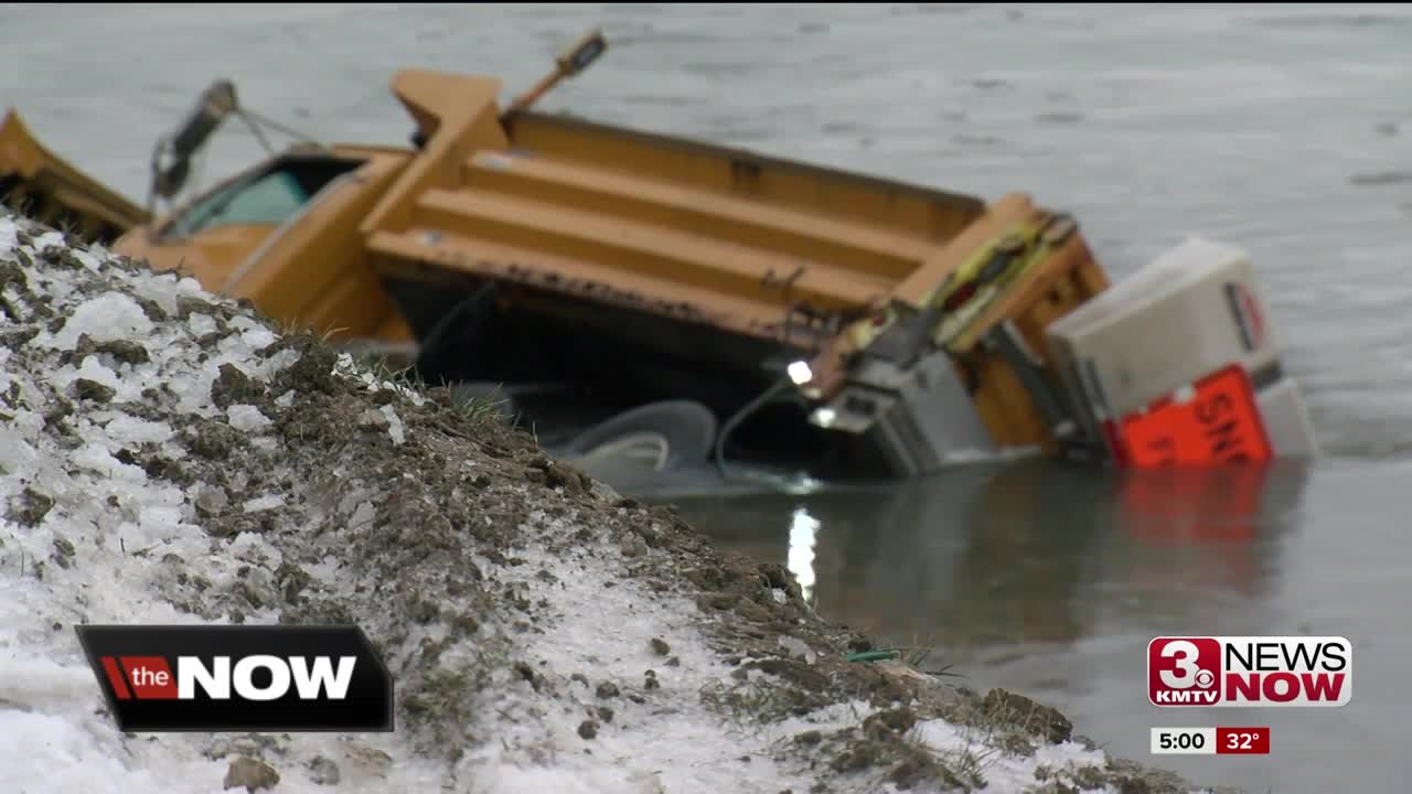 Fugitive apprehended by US Marshals after driving state snow plow into Platte River