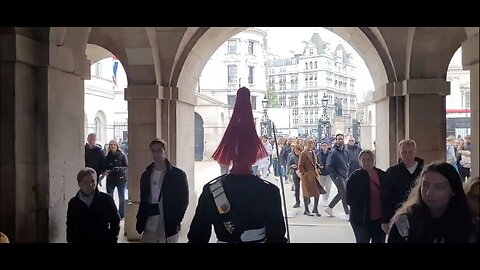 New guard under the arch #horseguardsparade