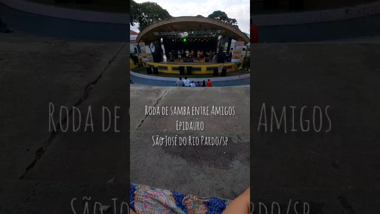 Vida Nômade: Fomos em uma roda de samba em uma cidade do Brasil!