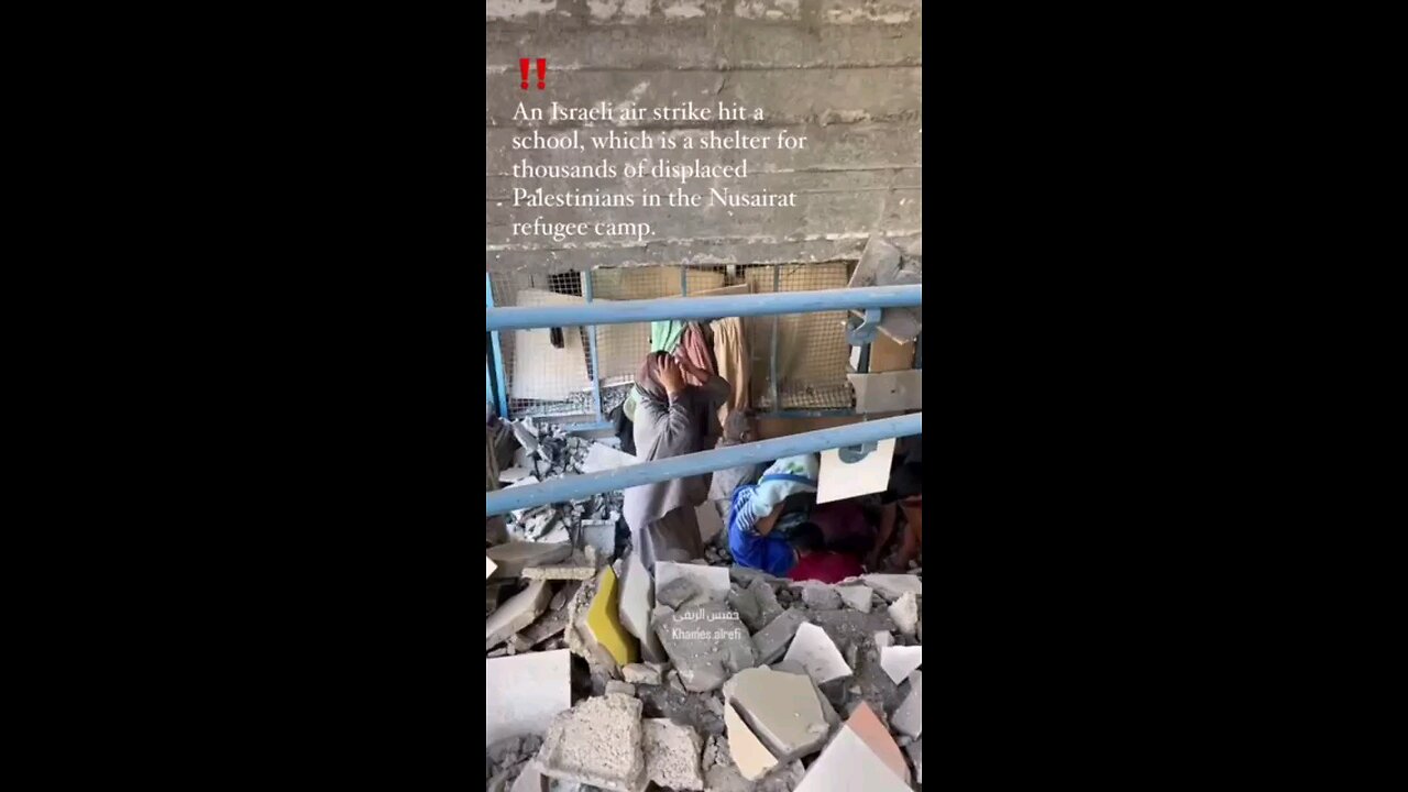 فلسطينية تبحث عن عائلتها وأطفالها تحت الأنقاض بعد قصف الاحتلال مدرسة تؤوي نازحين النصيرات قطاع غزة