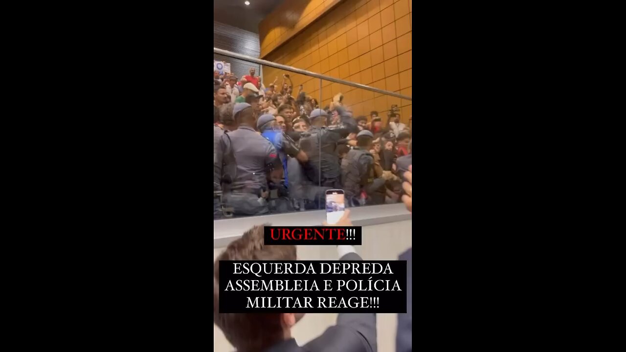 O "Amor" venceu dentro da Assembléia - Esquerda brigando com os policiais