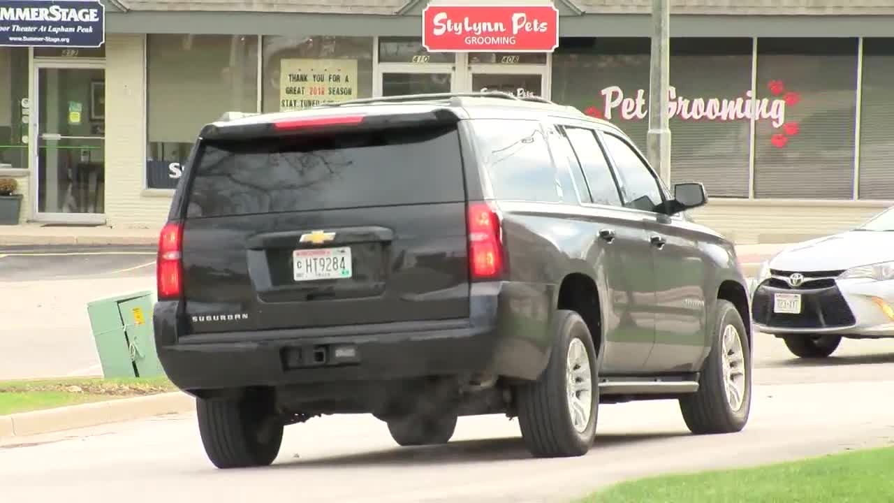 Gov. Scott Walker's motorcade leaves Delafield hotel after apparent election night loss