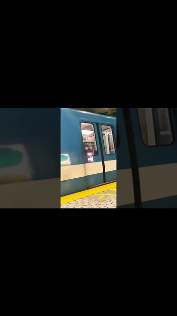 Wondrous vintage Montréal metro #viralvideo #montreal #travel #oldmontreal