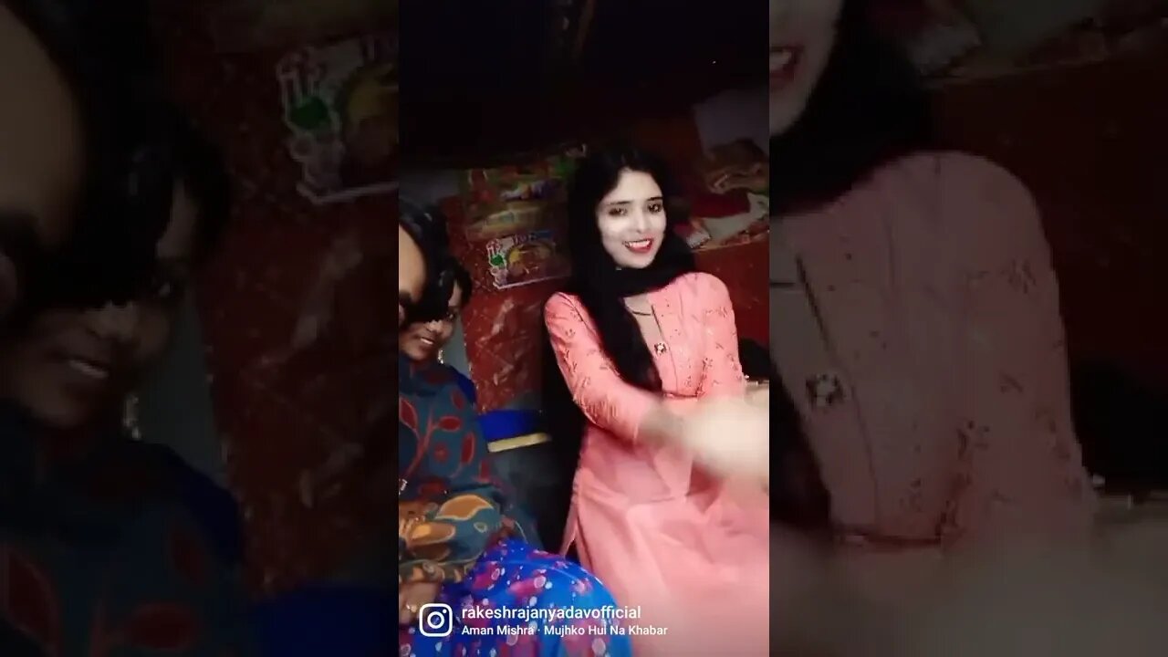 mujhko