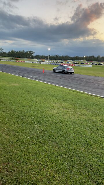 Nissan Skyline vs Audi RS3