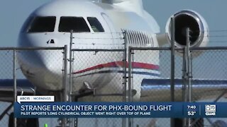 Strange encounter for Phx-bound flight