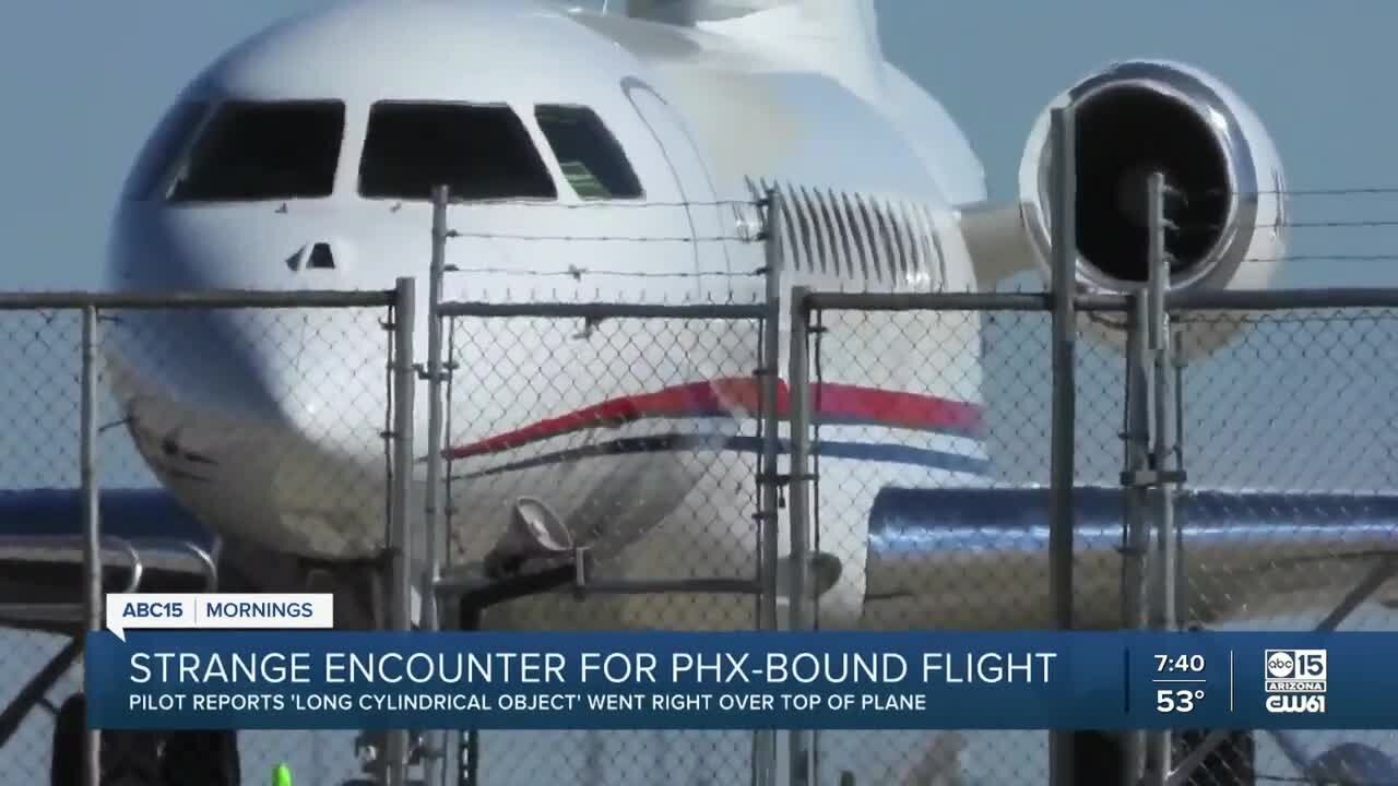 Strange encounter for Phx-bound flight