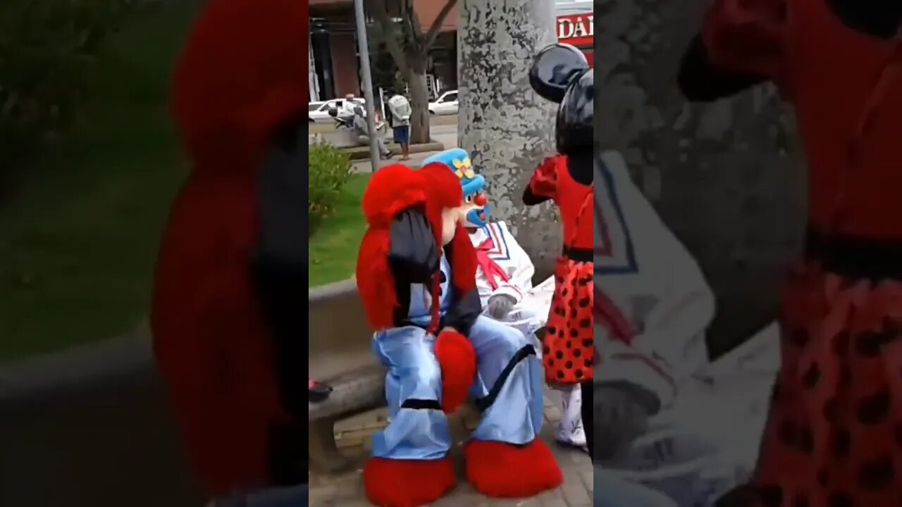 ALEGRIA DAS CRIANÇAS COM FOFÃO, PATATI, PALHACINHA E MINNIE MOUSE DANÇANDO NA PRAÇA, LIKE