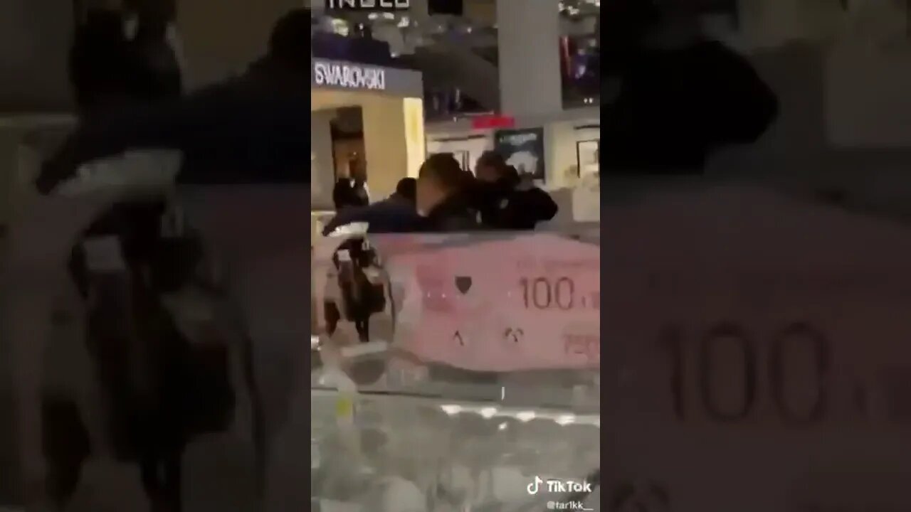 Ukrainian police catch a guy to send him to fight i.n the wat