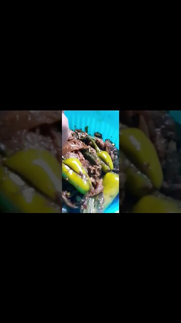 Stuffed chilli in bhindi 😋 #shorts #ytshorts #viral #viralreels #trending #happycookingtoyou #sabzi